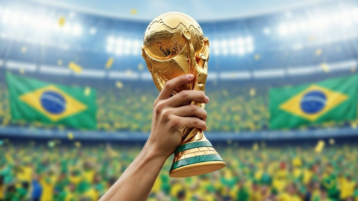 Copa do Mundo Mão Erguendo o Troféu da FIFA no Estádio